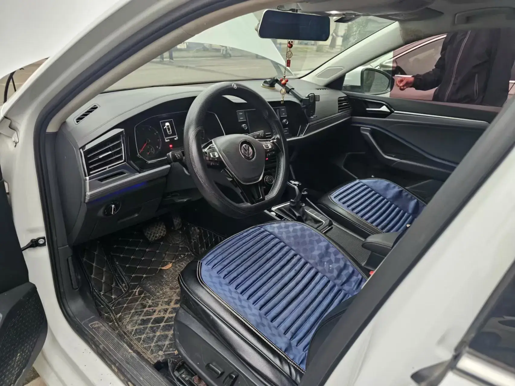 2019 VOLKSWAGEN SAGITAR thumbnail 2