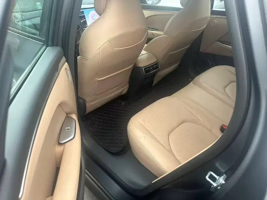 2025 ARCFOX ΑT5 thumbnail 4