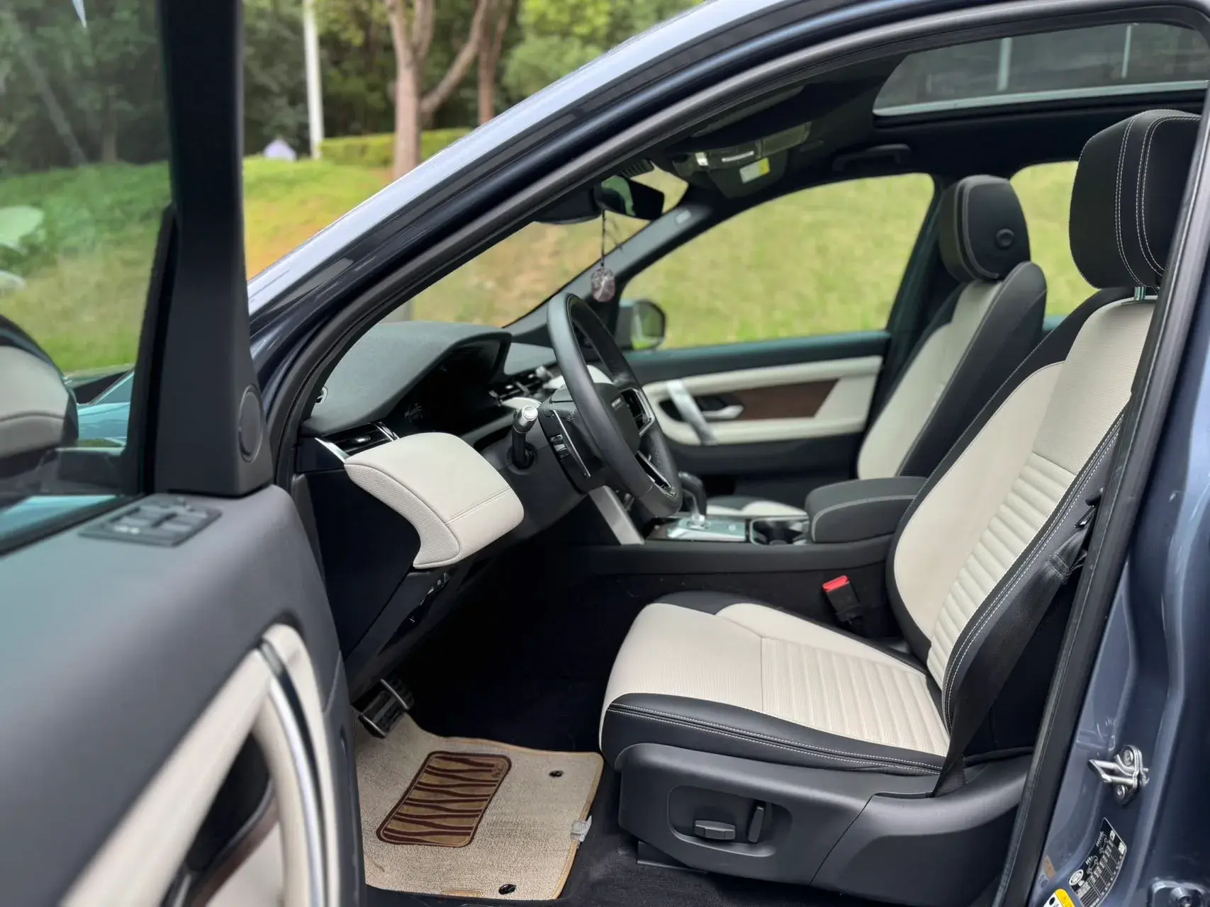 2022 LAND ROVER thumbnail 3