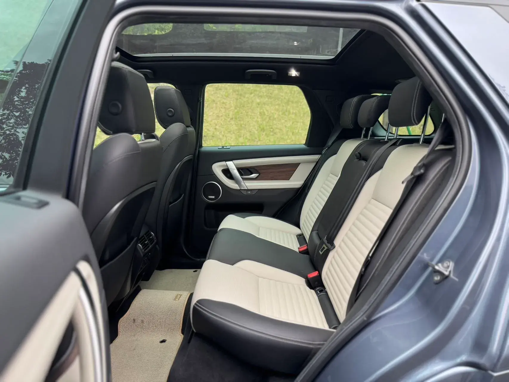 2022 LAND ROVER thumbnail 4