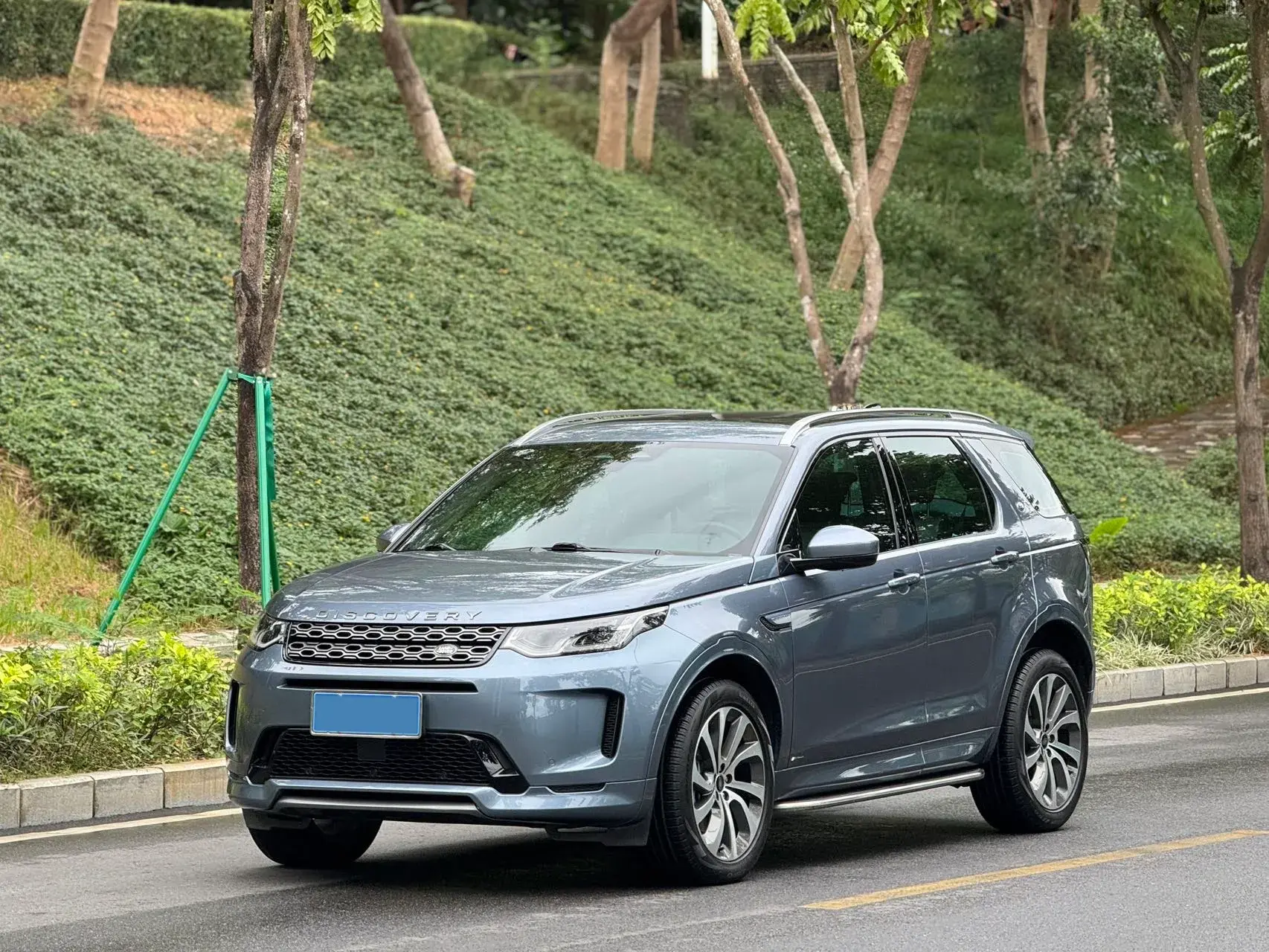 2022 LAND ROVER view 1