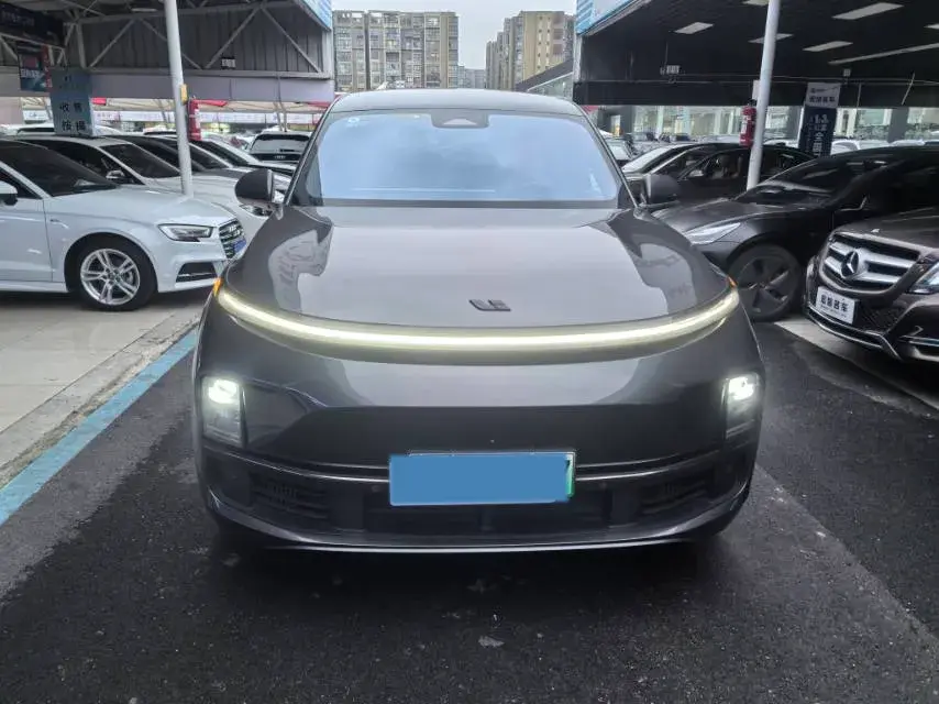 2023 LI L8 thumbnail 2