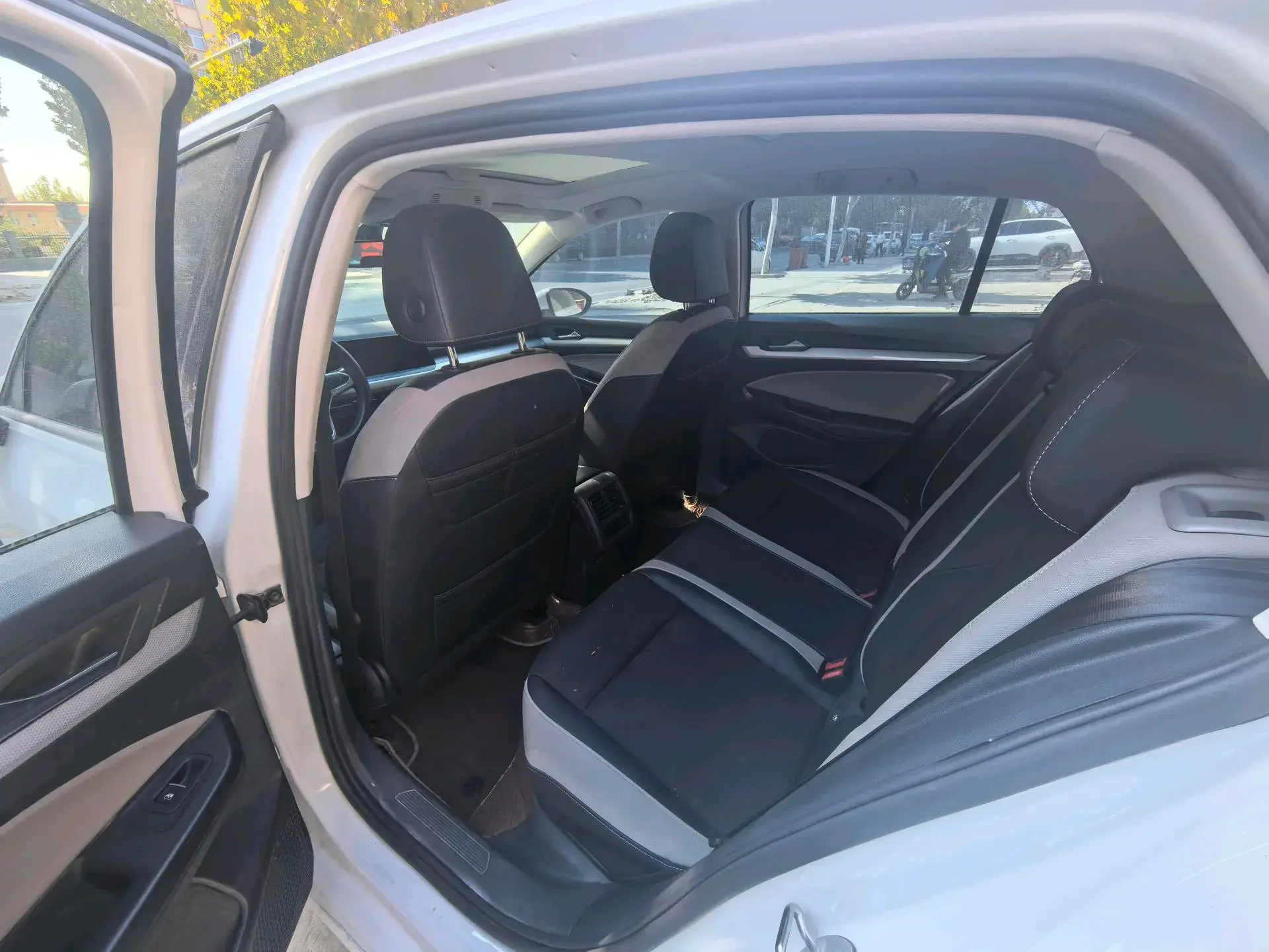 2021 VOLKSWAGEN GOLF thumbnail 4