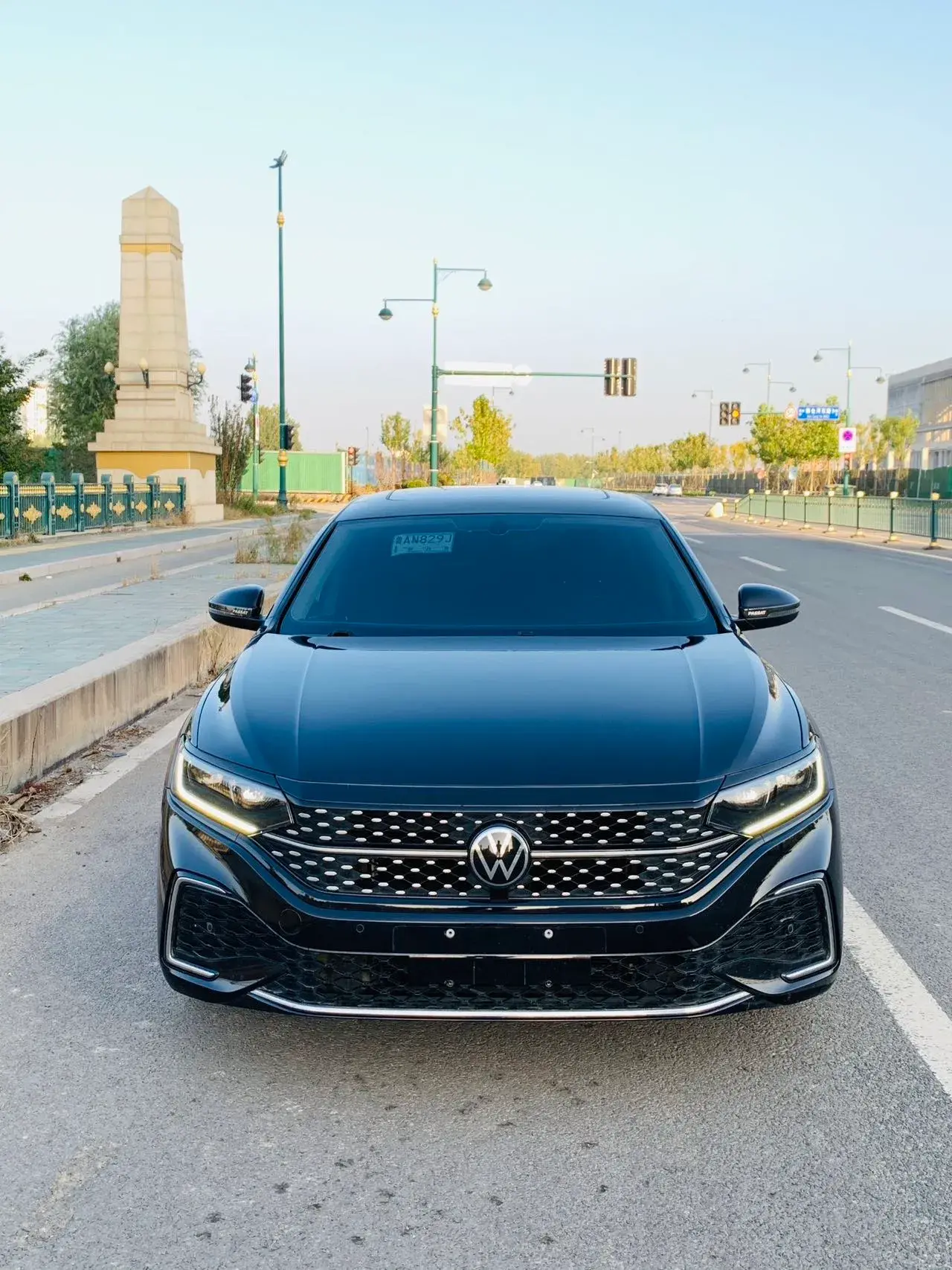 2023 VOLKSWAGEN PASSAT thumbnail 2