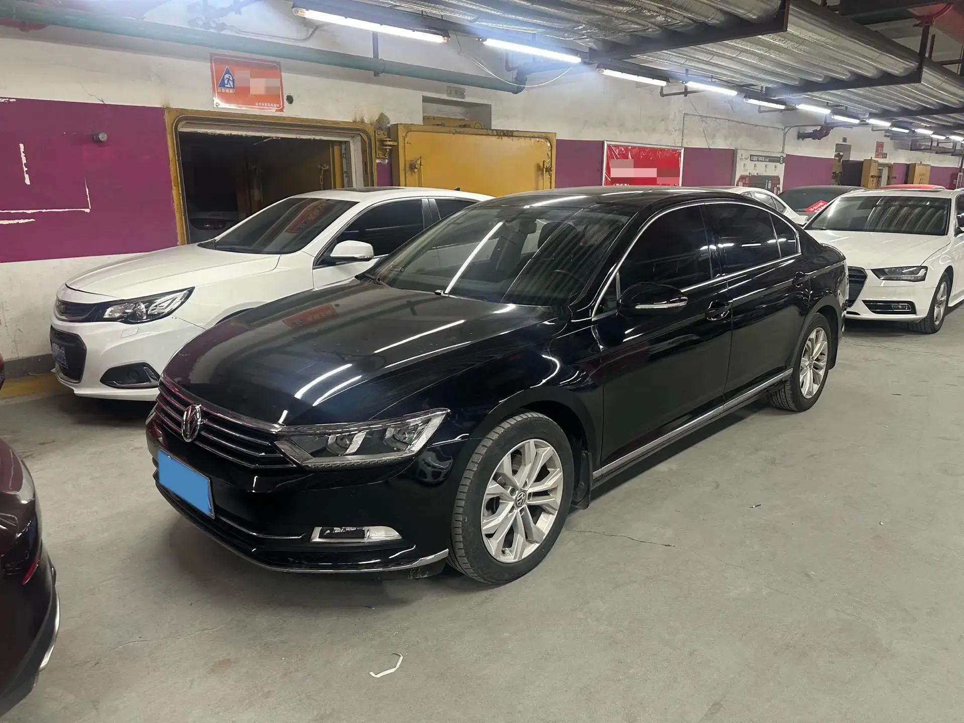 2018 VOLKSWAGEN MAGOTAN view 1