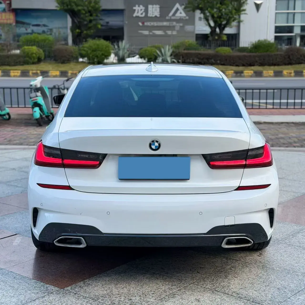 2022 BMW 3 thumbnail 4