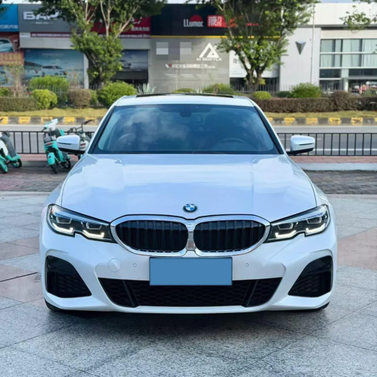 2022 BMW 3 thumbnail 2