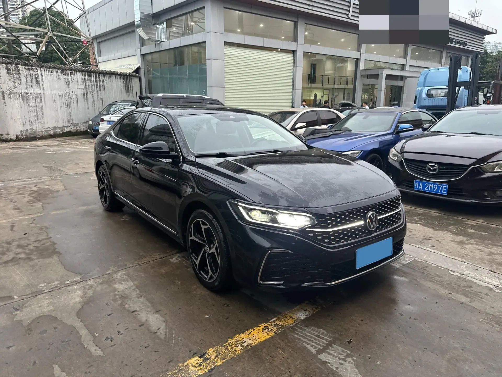 2023 VOLKSWAGEN PASSAT thumbnail 3