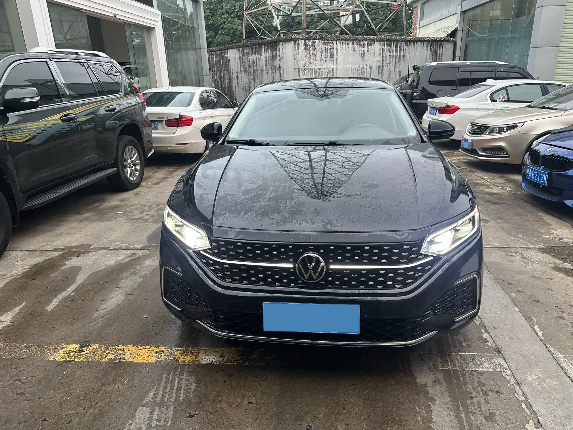 2023 VOLKSWAGEN PASSAT thumbnail 2