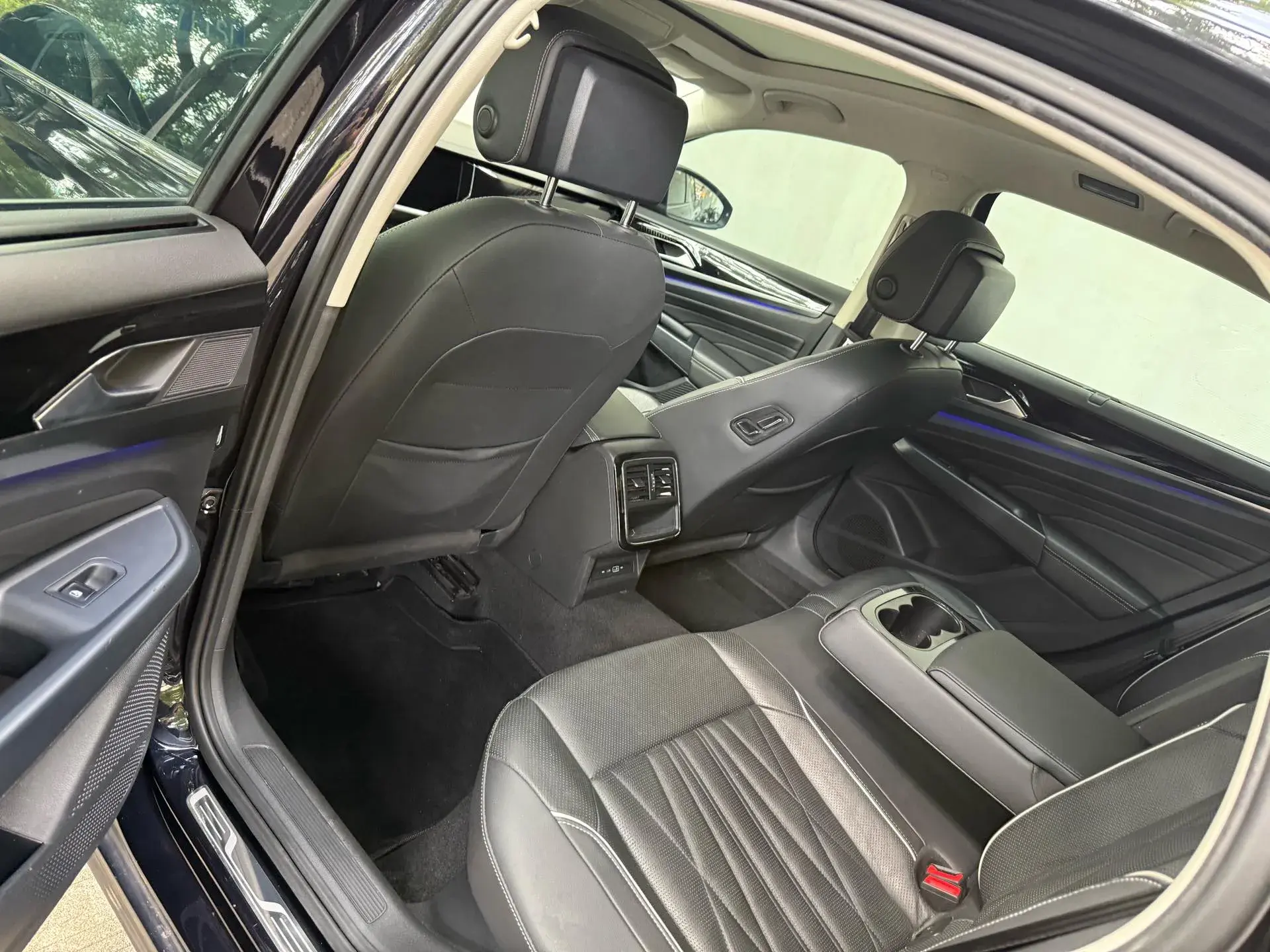 2022 VOLKSWAGEN PASSAT thumbnail 3