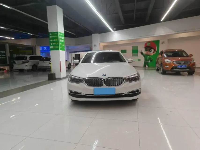 2020 BMW 5 thumbnail 2