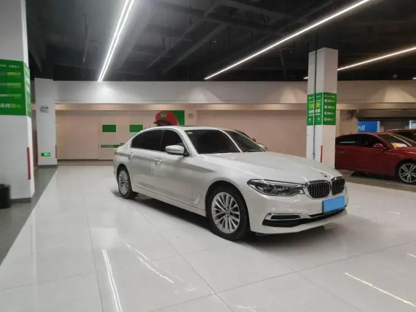 2020 BMW 5 thumbnail 3