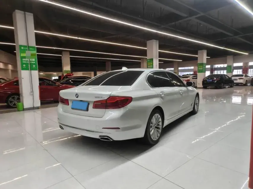 2020 BMW 5 thumbnail 4