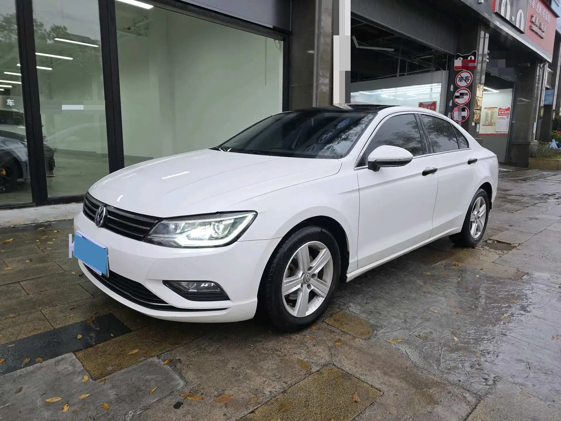 2018 VOLKSWAGEN LAMANDO view 1