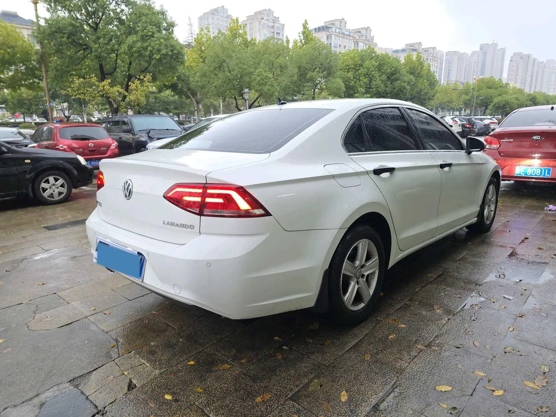 2018 VOLKSWAGEN LAMANDO thumbnail 3