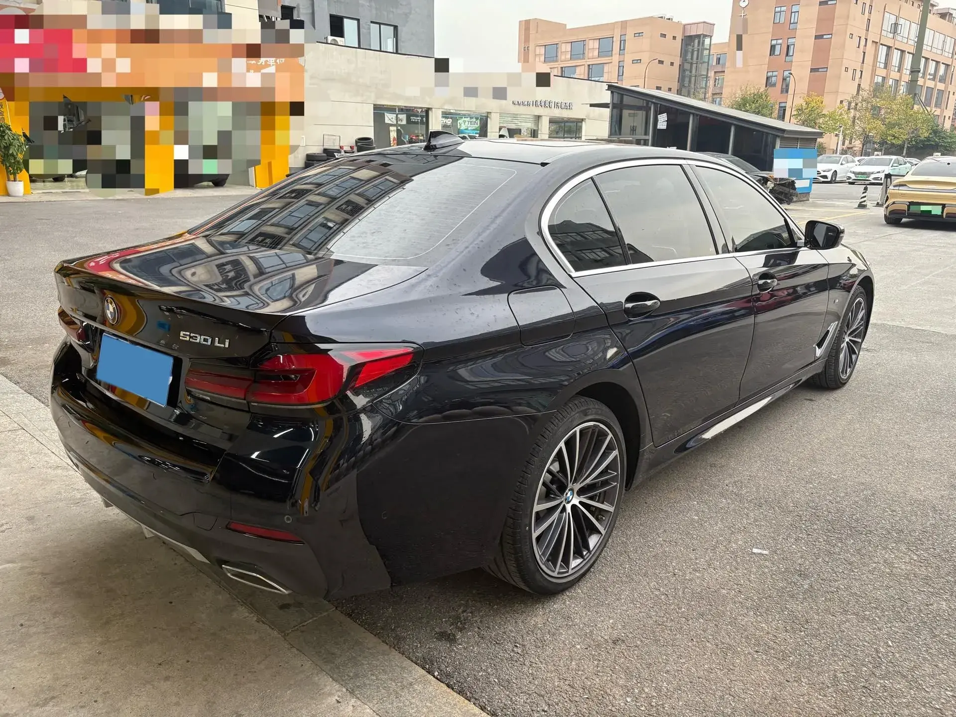 2022 BMW 5 thumbnail 3