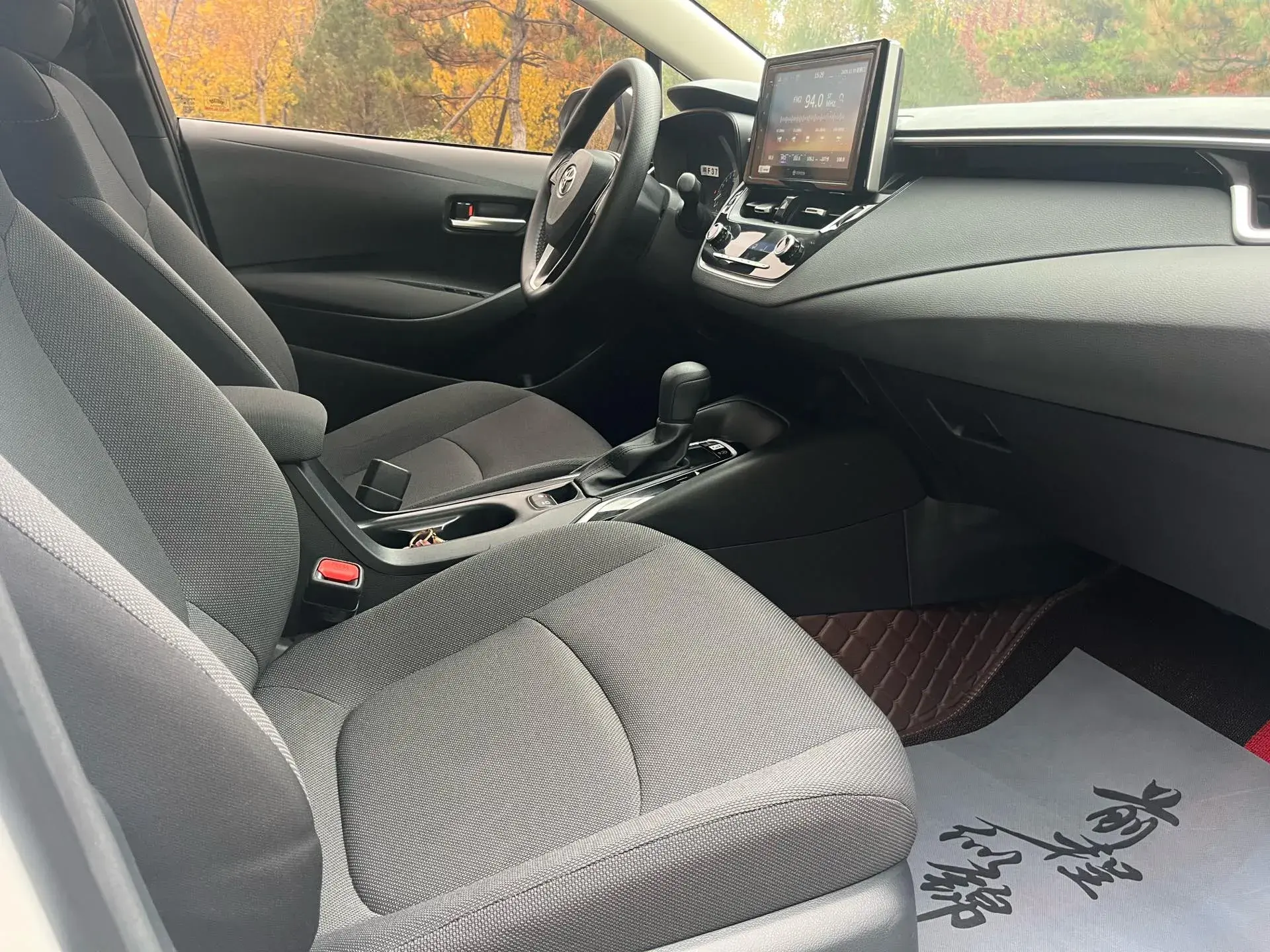 2019 TOYOTA COROLLA thumbnail 4