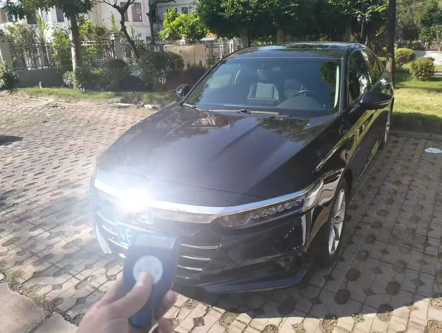 2022 HONDA ACCORD view 1