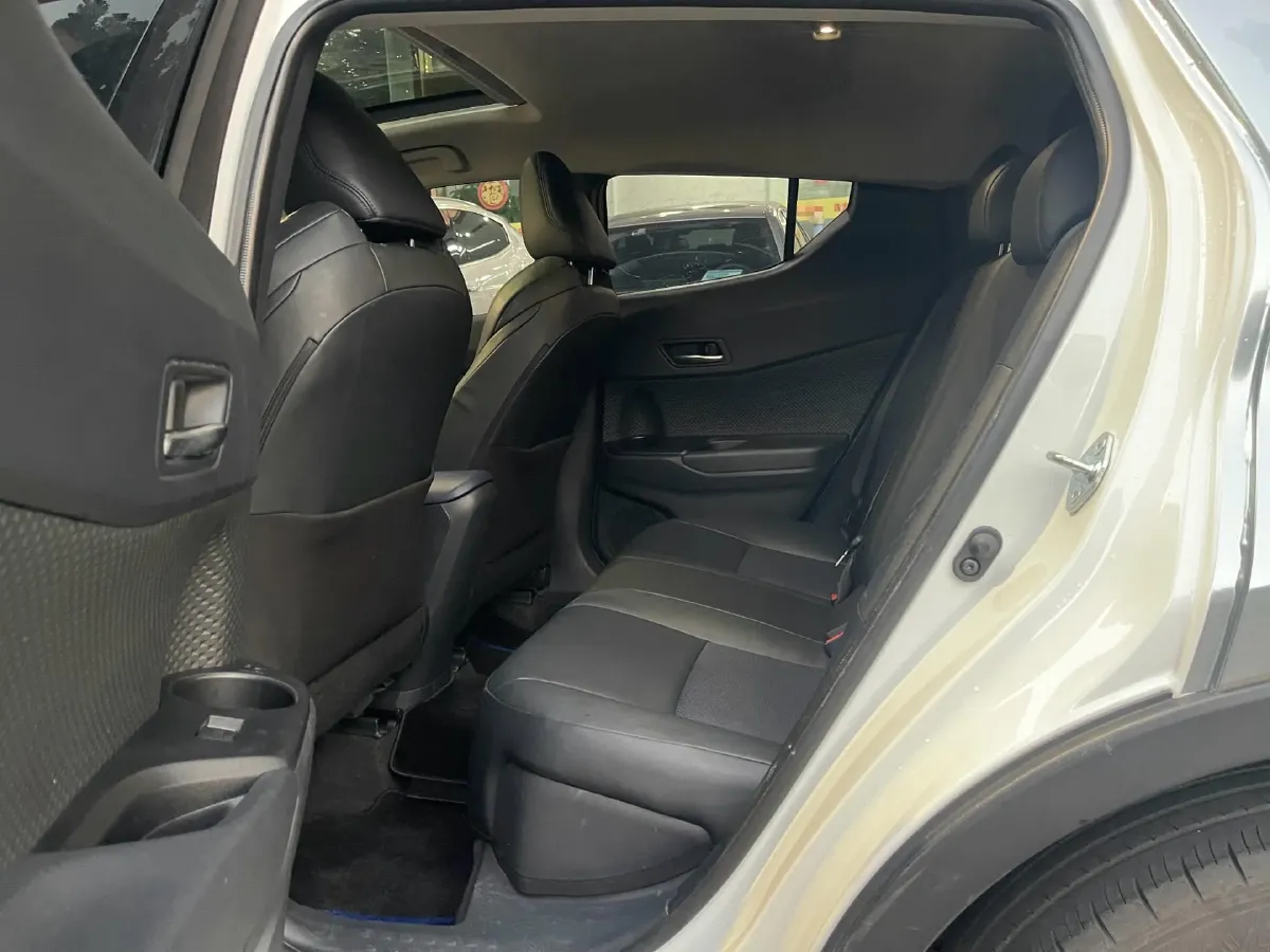 2023 Toyota C-HR 2.0L 171HP L4 CVT,autocango,china used car exporter,china ev exporter,chinese used car exporter,chinese used ev exporter