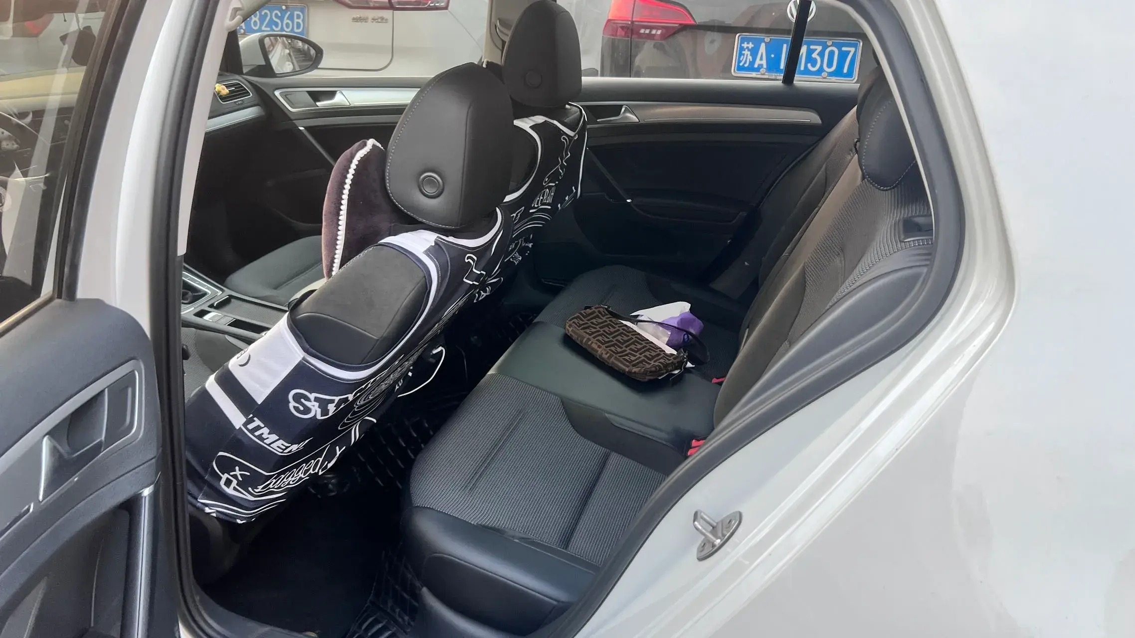 2020 VOLKSWAGEN GOLF thumbnail 3
