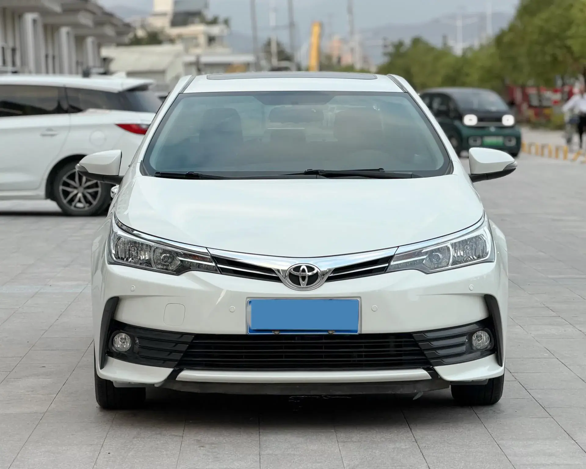 2017 TOYOTA COROLLA thumbnail 2