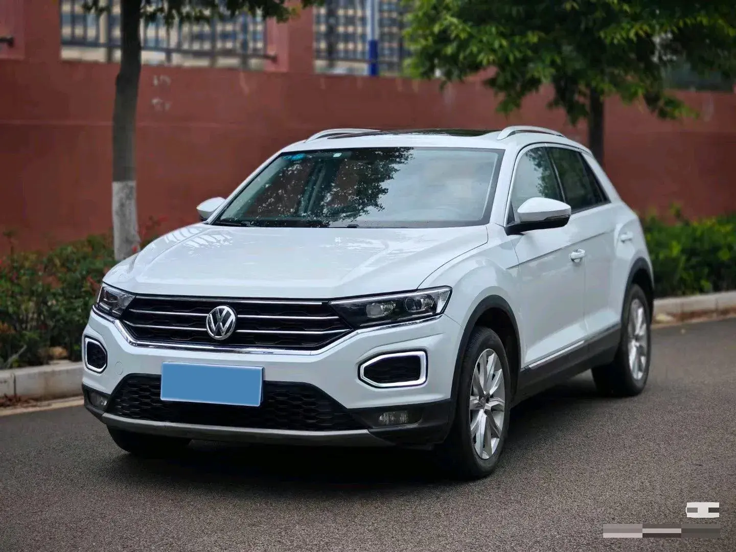 2021 VOLKSWAGEN T-ROC view 1