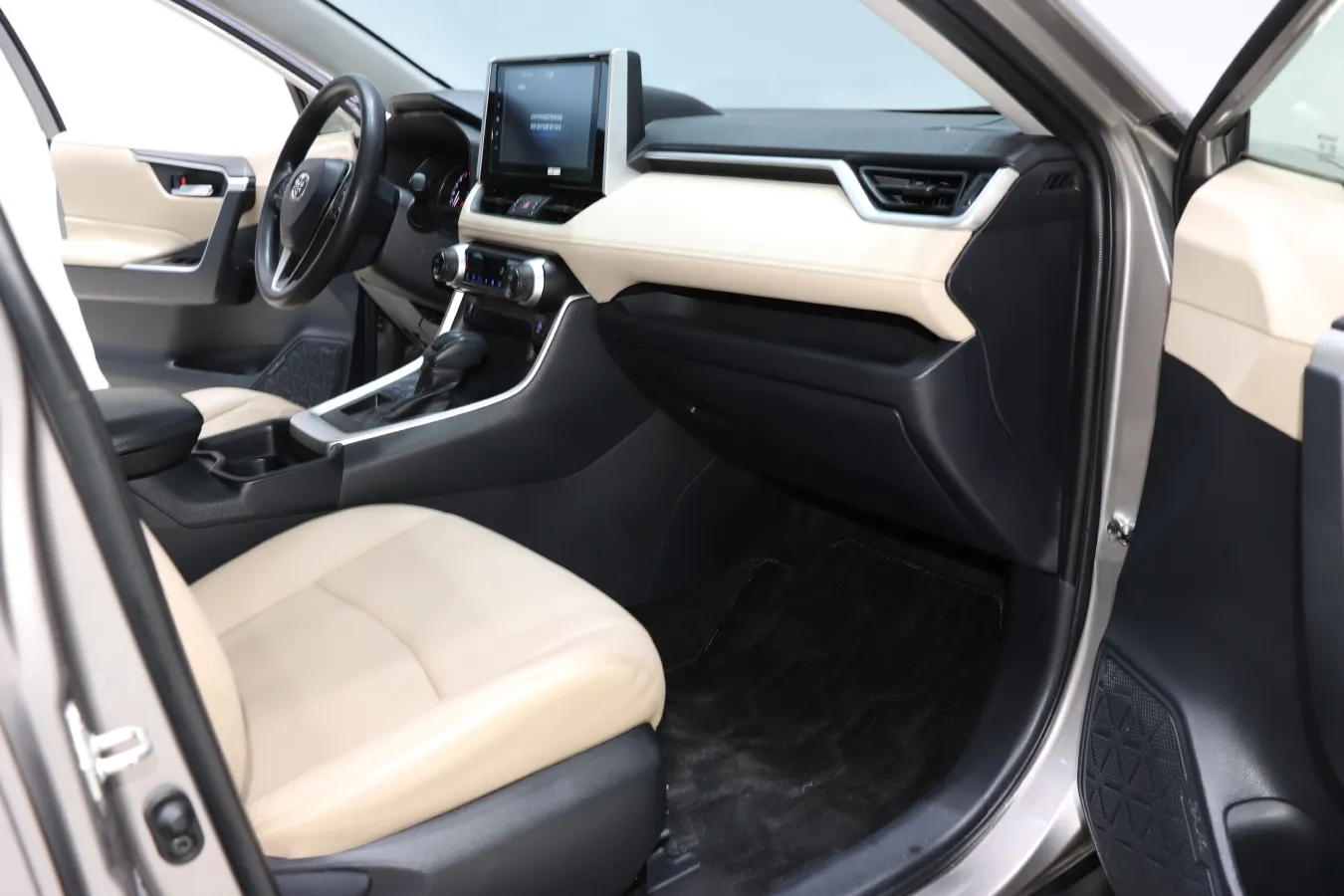 2020 Toyota RAV4 2.0L 171HP L4 CVT,autocango,china used car exporter,china ev exporter,chinese used car exporter,chinese used ev exporter