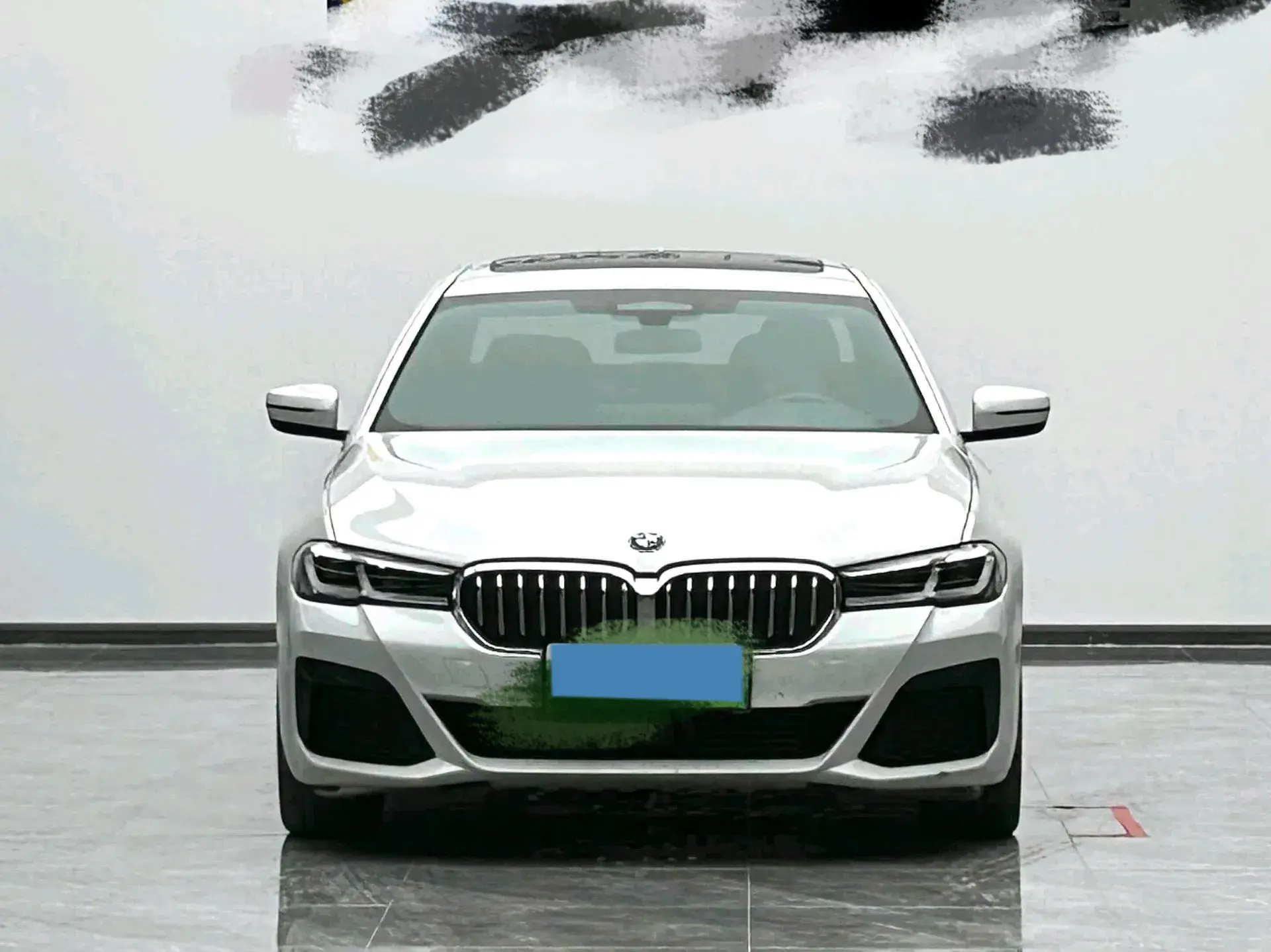 2022 BMW 5 thumbnail 2