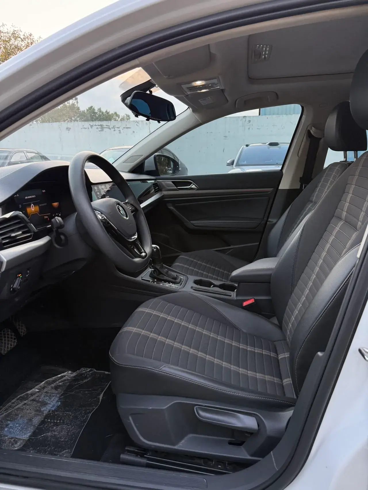 2021 VOLKSWAGEN LAVIDA thumbnail 3