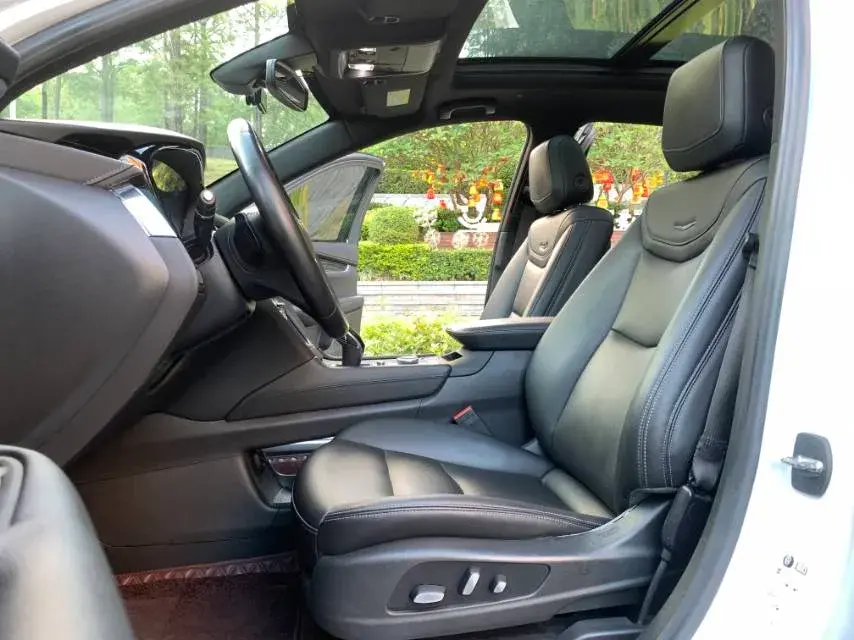 2021 CADILLAC XT5 thumbnail 4