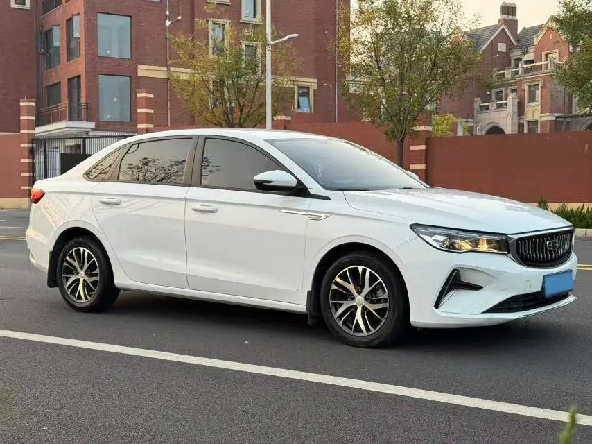 2022 GEELY EMGRAND thumbnail 3