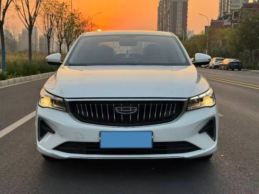 2022 GEELY EMGRAND thumbnail 2