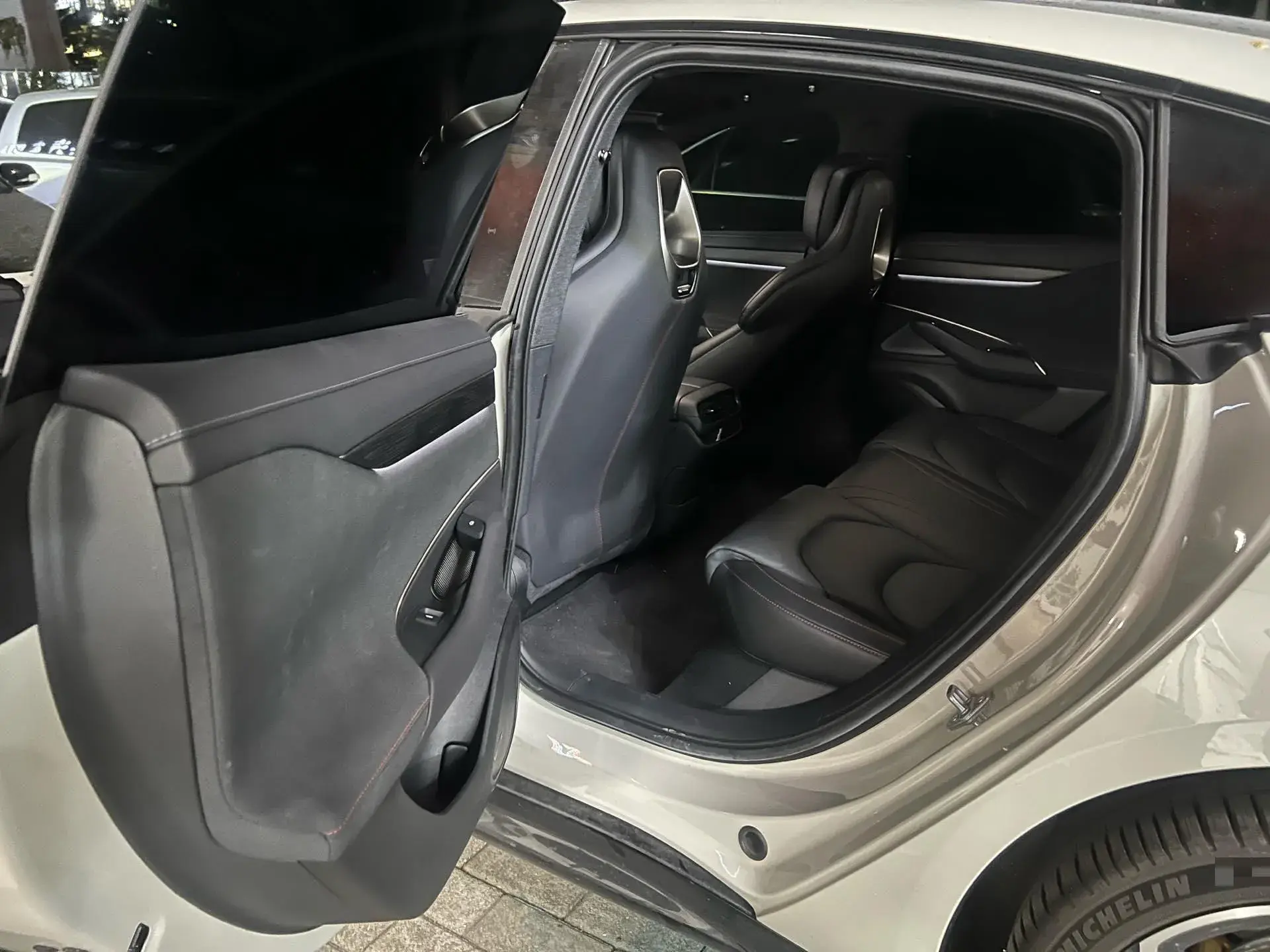 2024 MI SU7 thumbnail 3