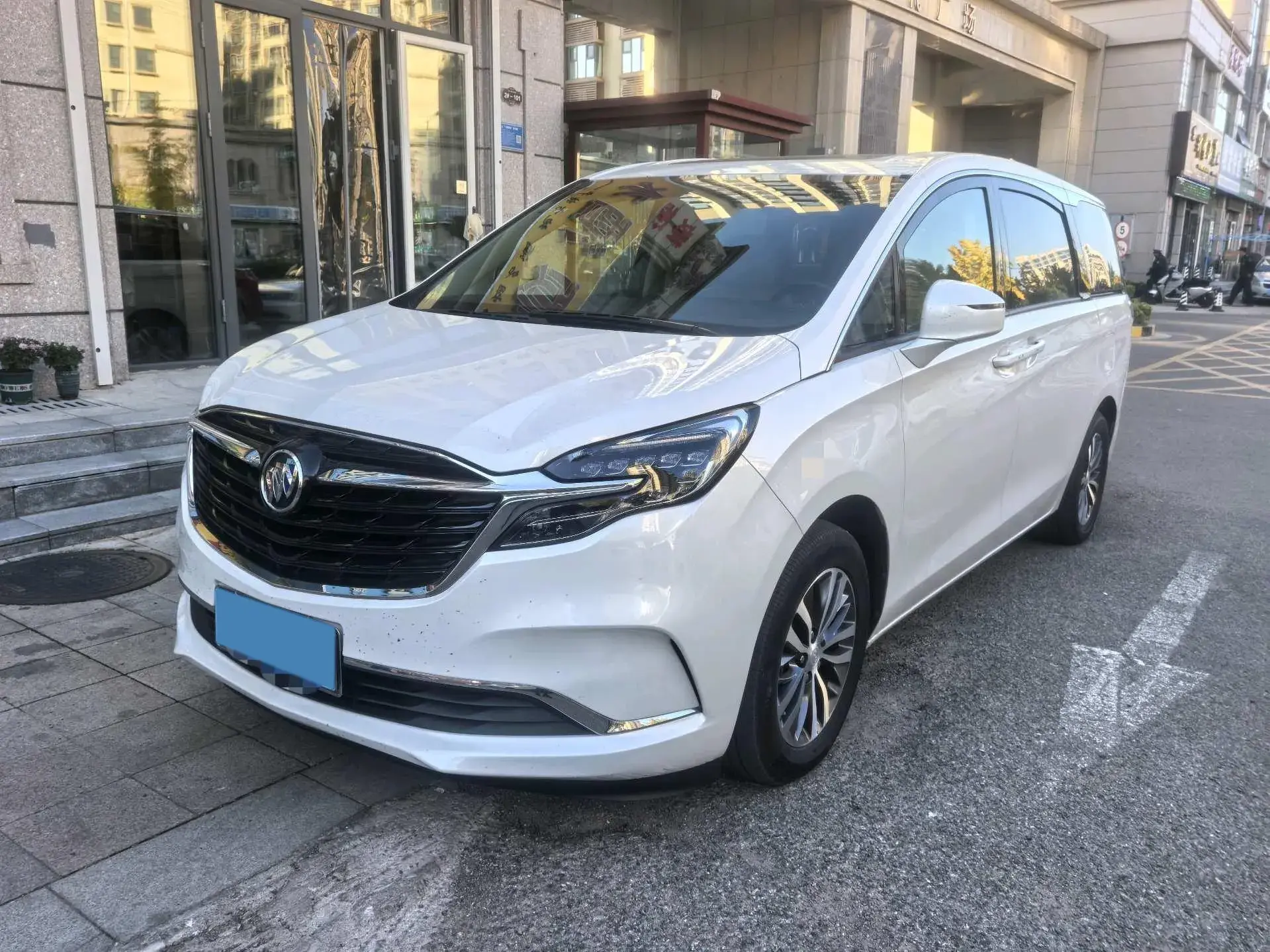 2023 BUICK GL8 view 1