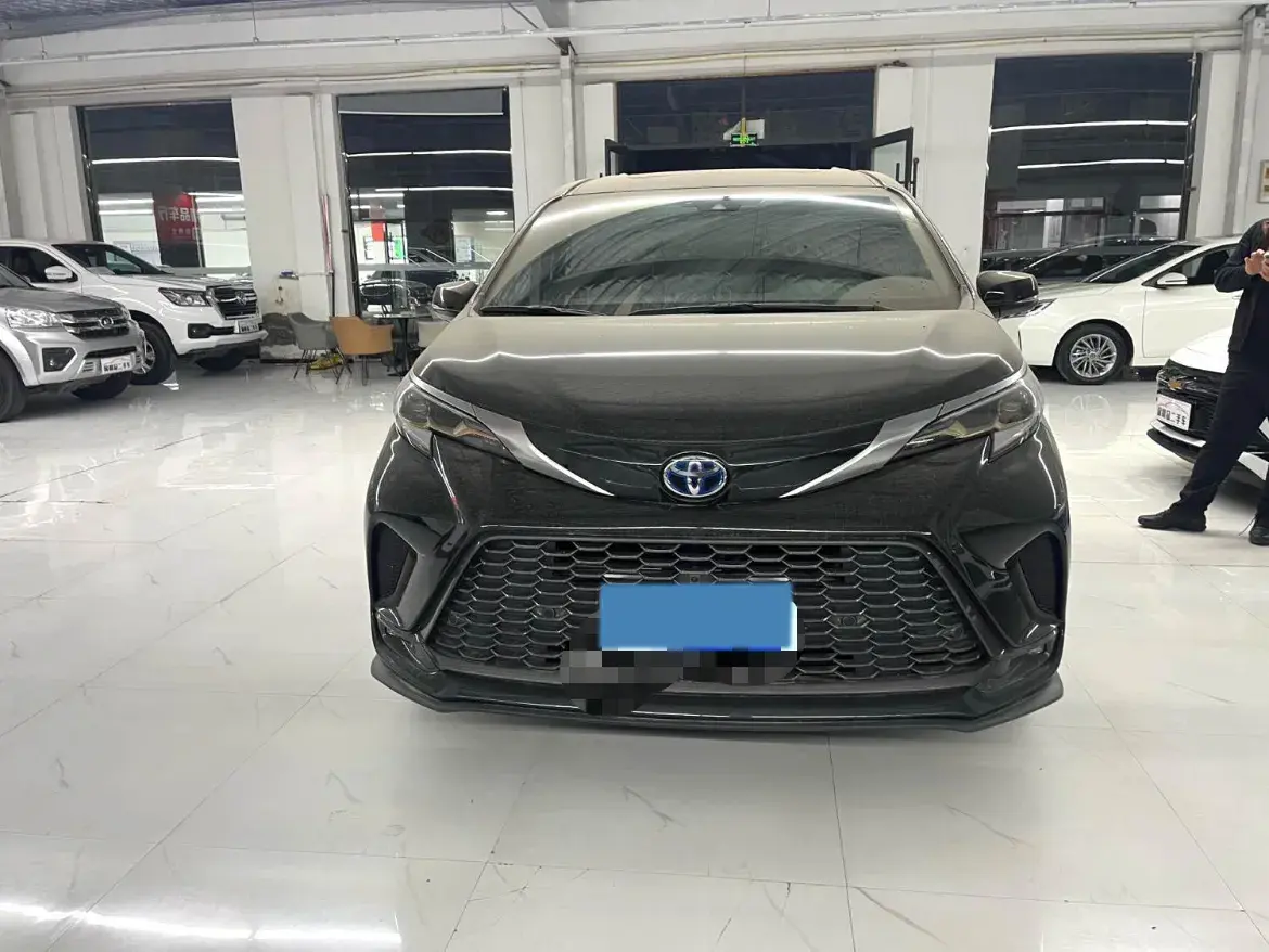 2023 TOYOTA GRANVIA thumbnail 2