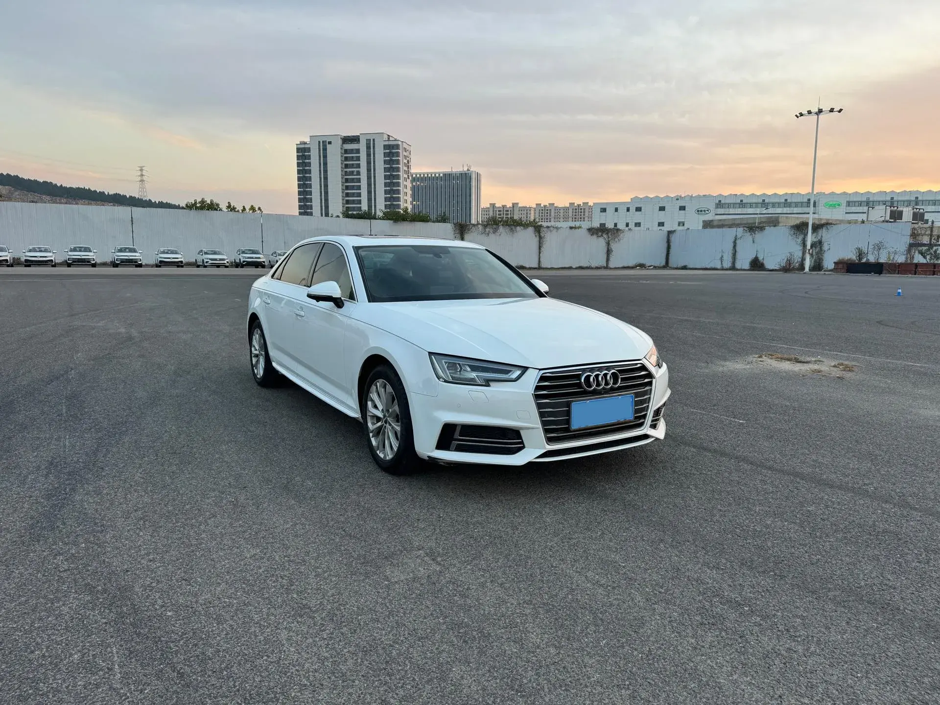 2019 AUDI A4L thumbnail 3