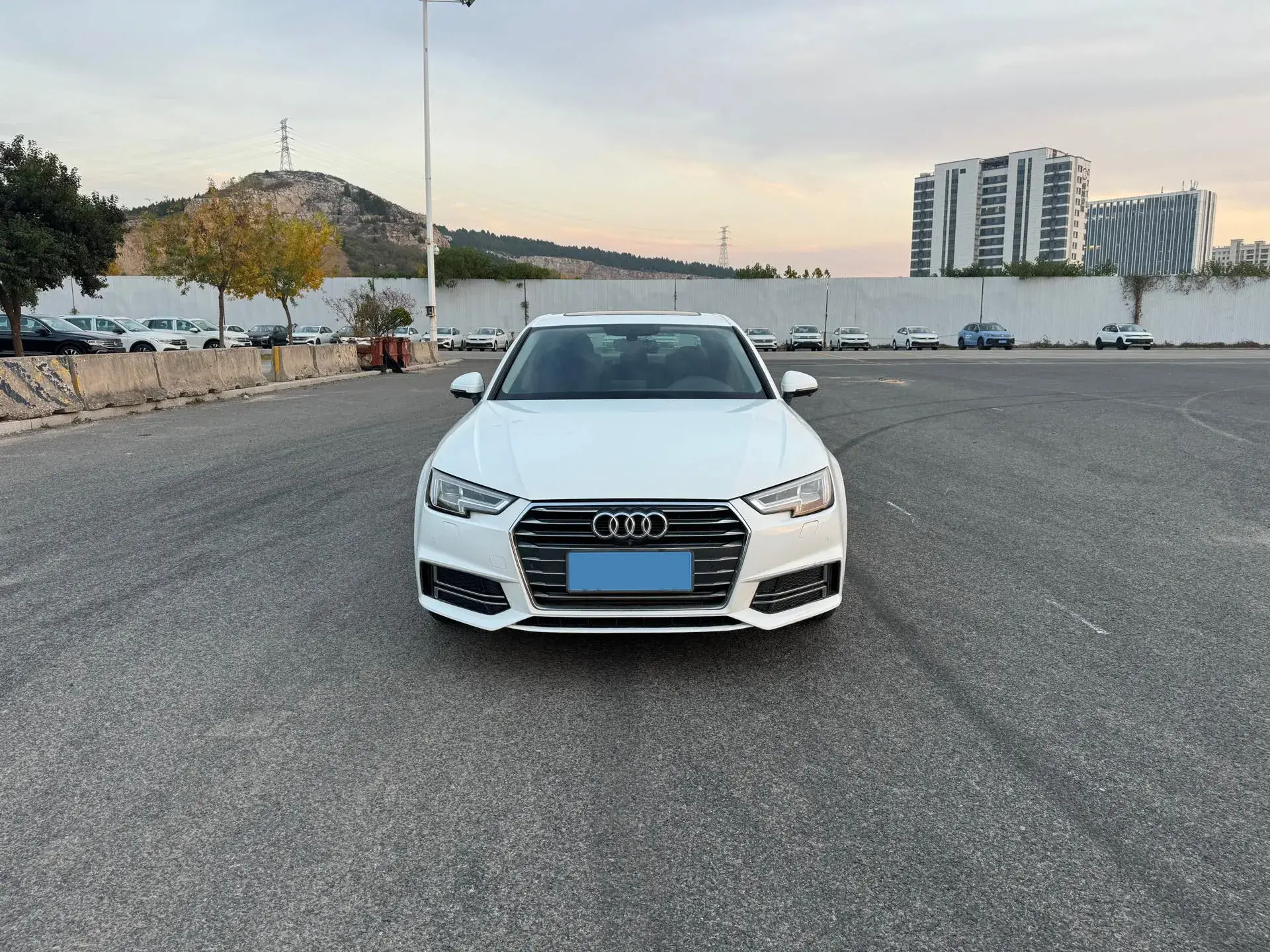 2019 AUDI A4L thumbnail 2
