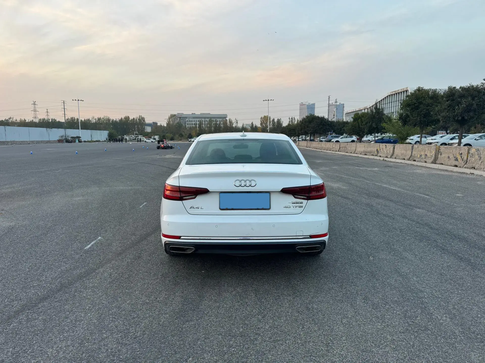 2019 AUDI A4L thumbnail 4