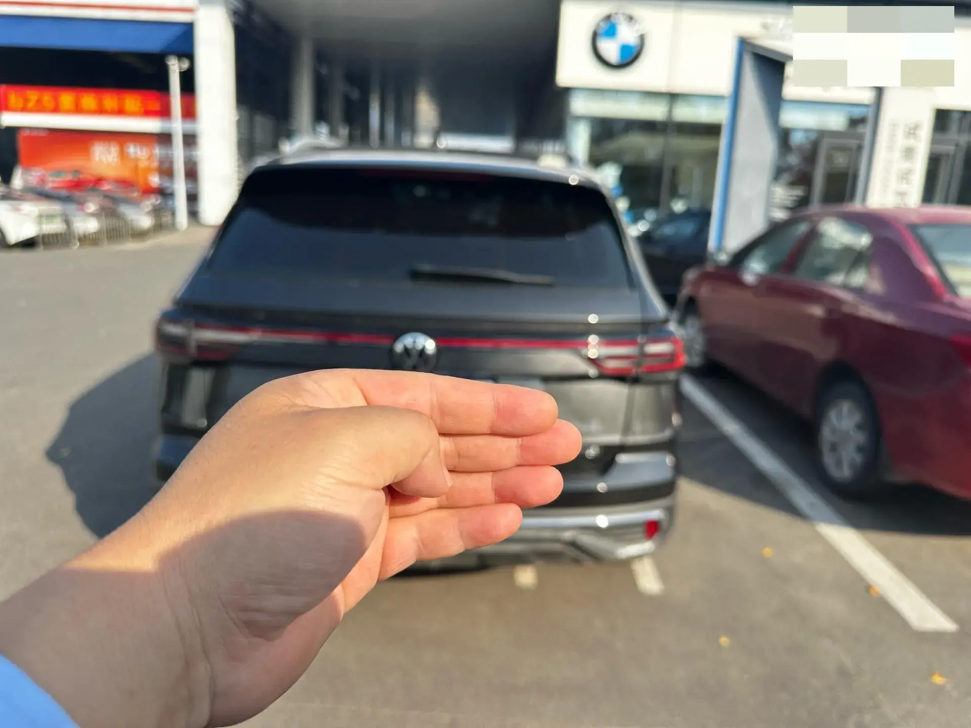 2023 VOLKSWAGEN THARU thumbnail 2