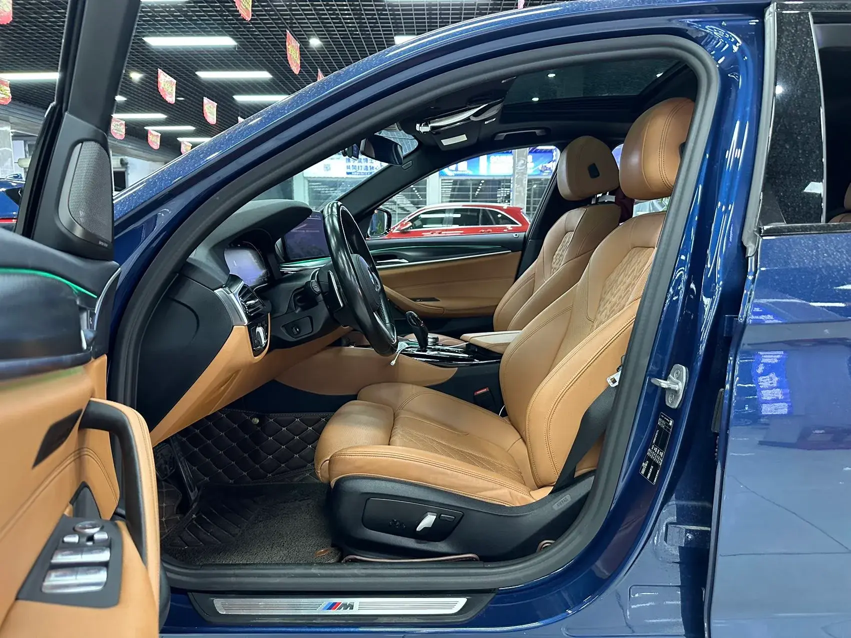 2021 BMW 5 thumbnail 4