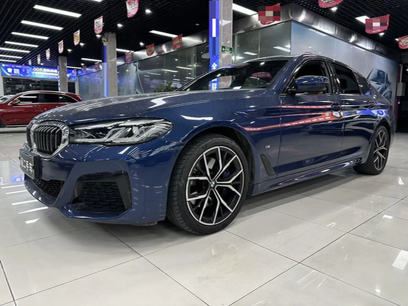 2021 BMW 5 view 1