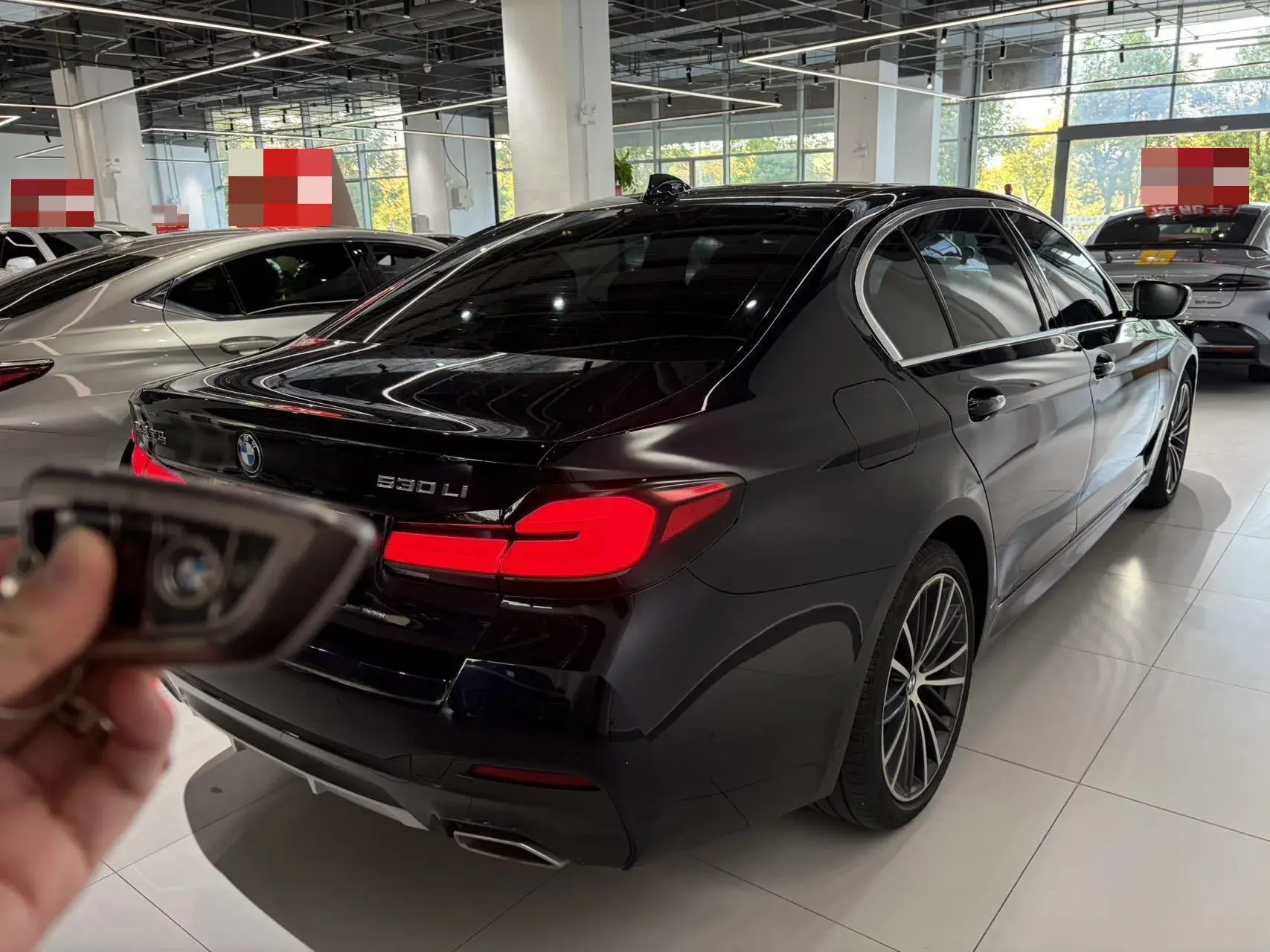 2023 BMW 5 thumbnail 4