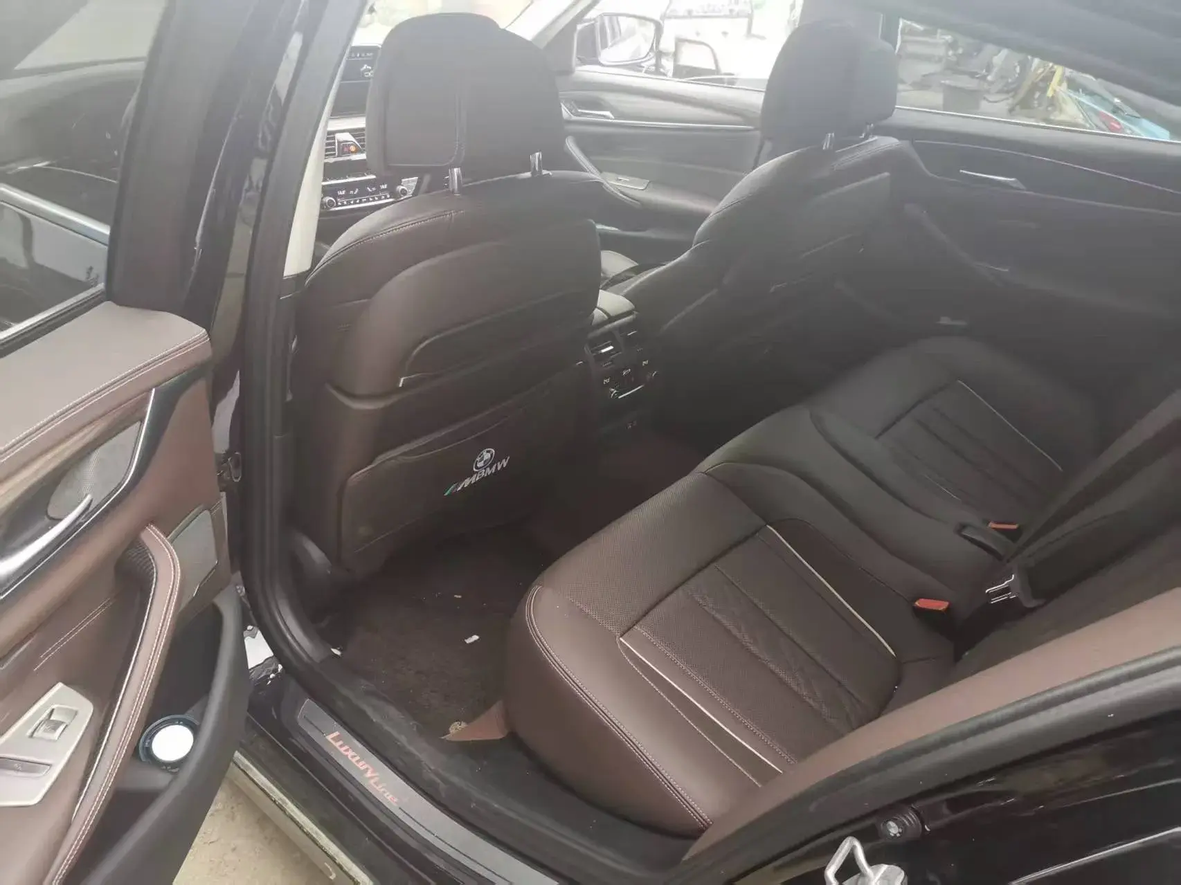 2023 BMW 5 thumbnail 3