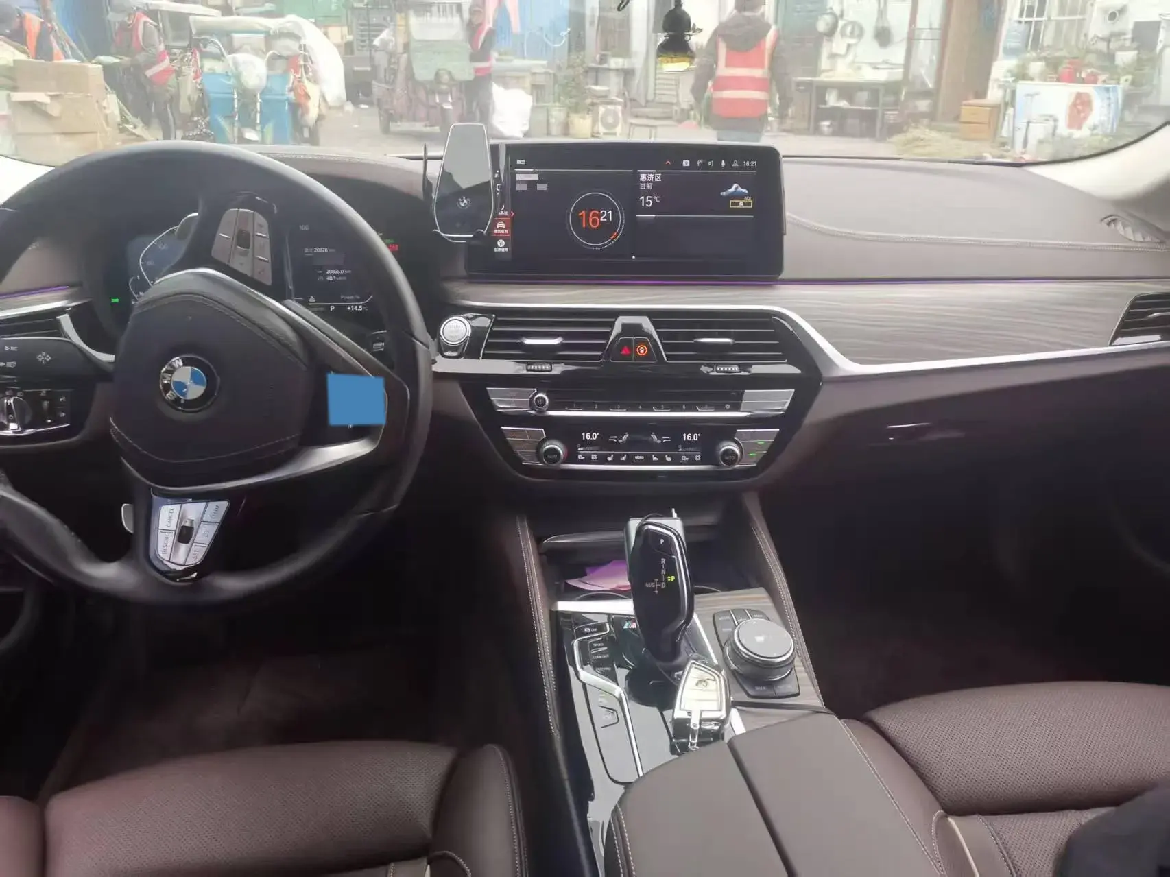 2023 BMW 5 thumbnail 2