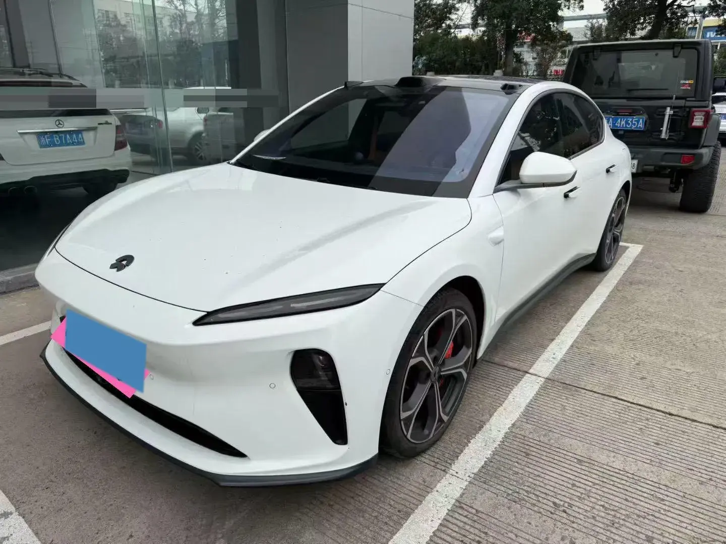 2022 NIO ET5 view 1