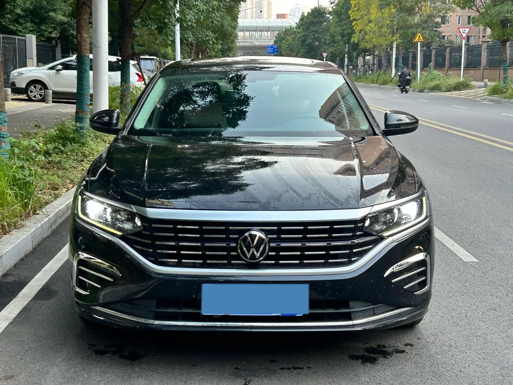 2023 VOLKSWAGEN PASSAT thumbnail 2