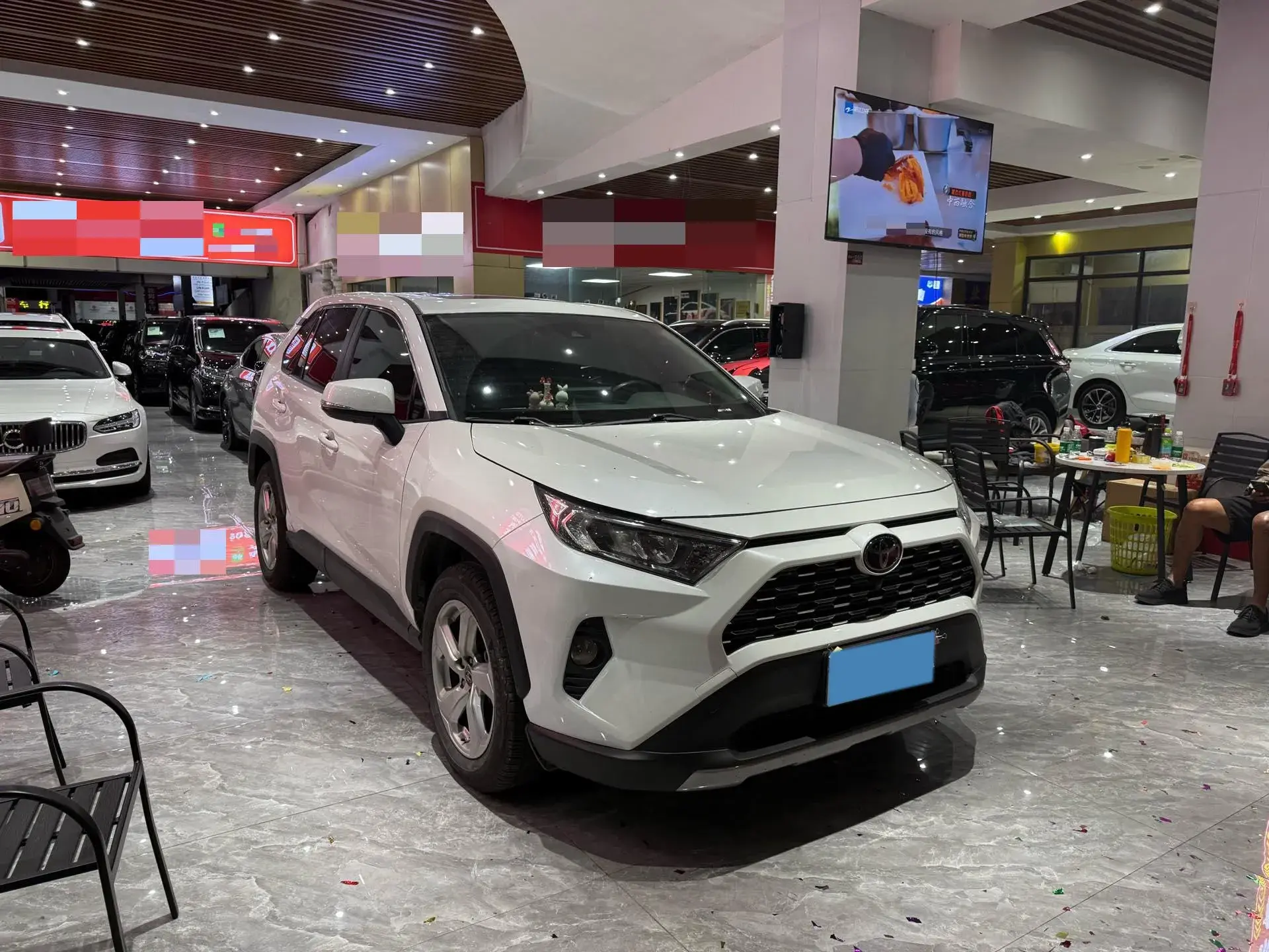 2021 TOYOTA RAV4 thumbnail 3