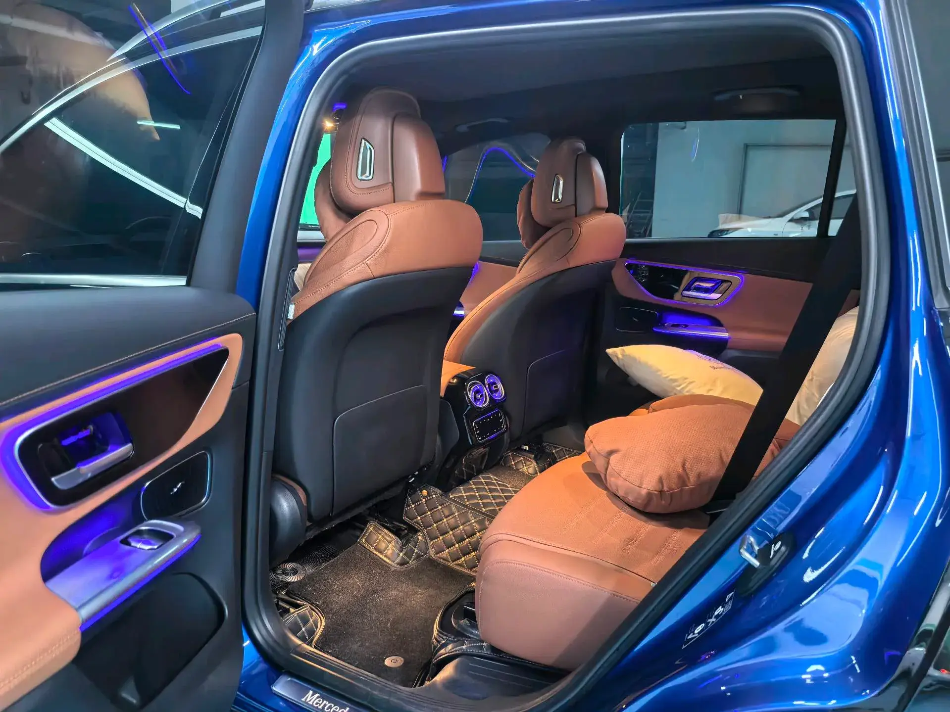 2023 MERCEDES-BENZ GLC thumbnail 2