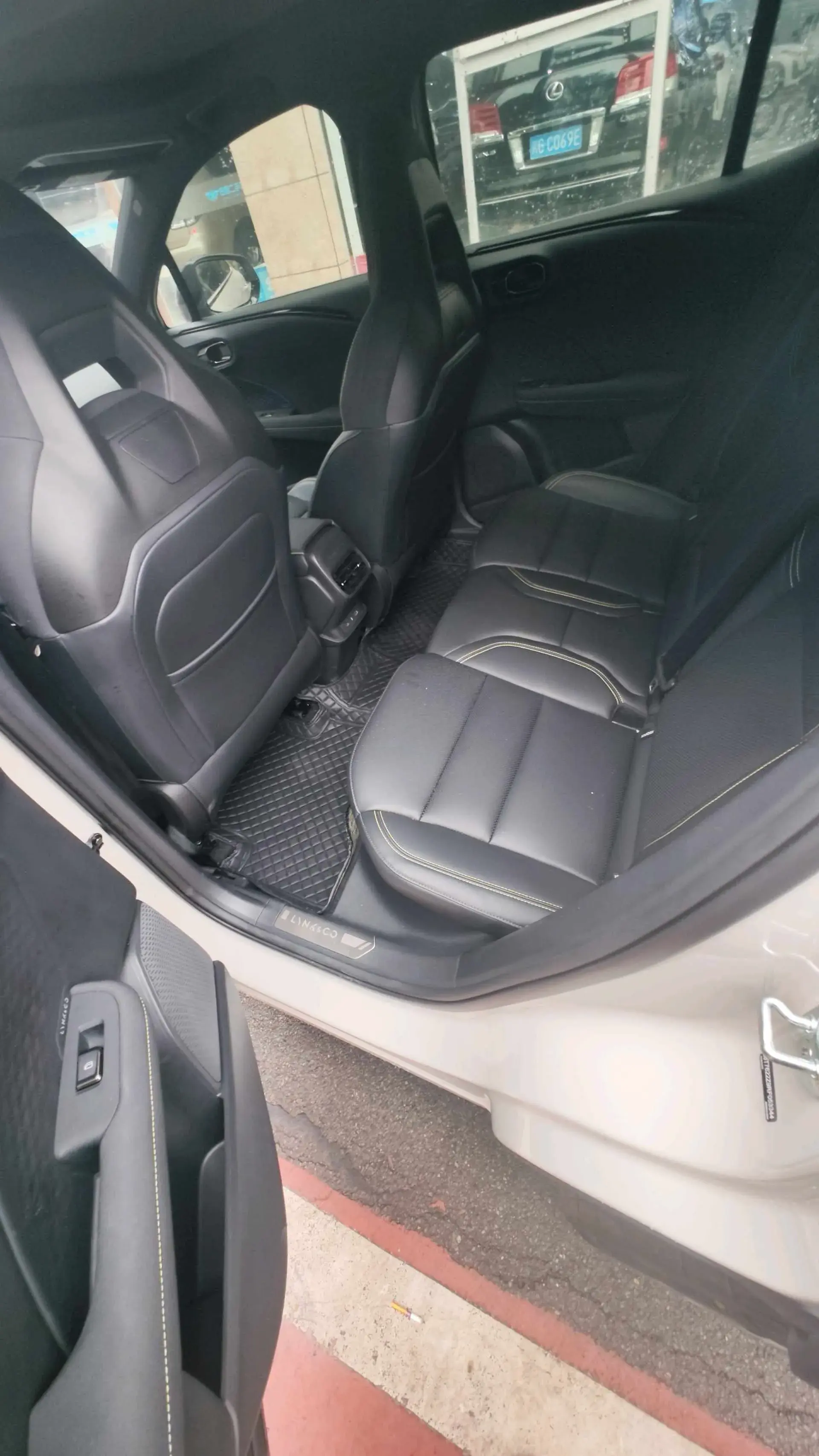 2025 LYNK&CO 06 thumbnail 4