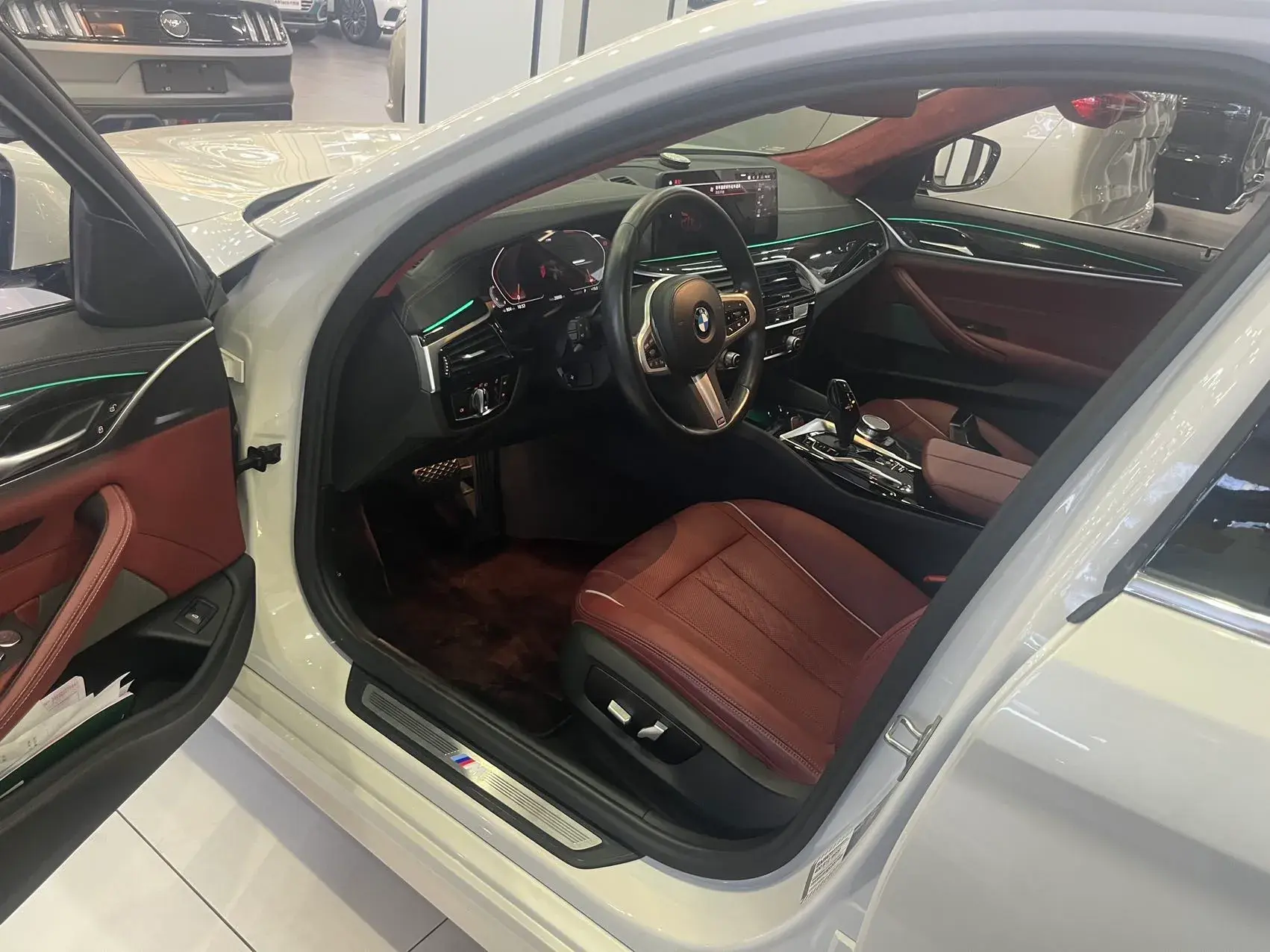 2022 BMW 5 thumbnail 2